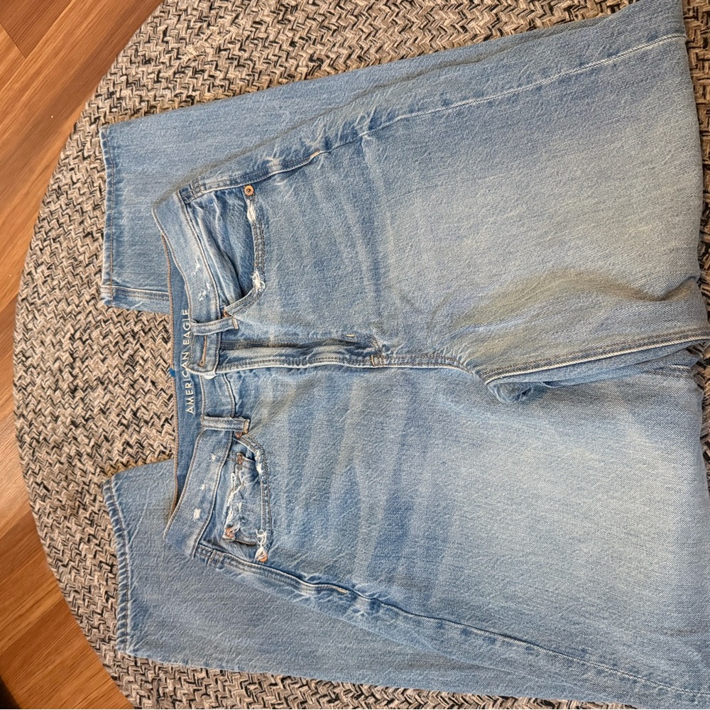 American Eagle Outfitters Light Wash High-Rise Women’s Jeans